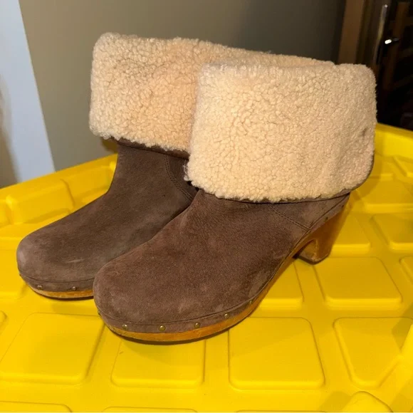 UGG Lynnea Suede Ankle Bootie - Sherpa Fold - Picture 2 of 7